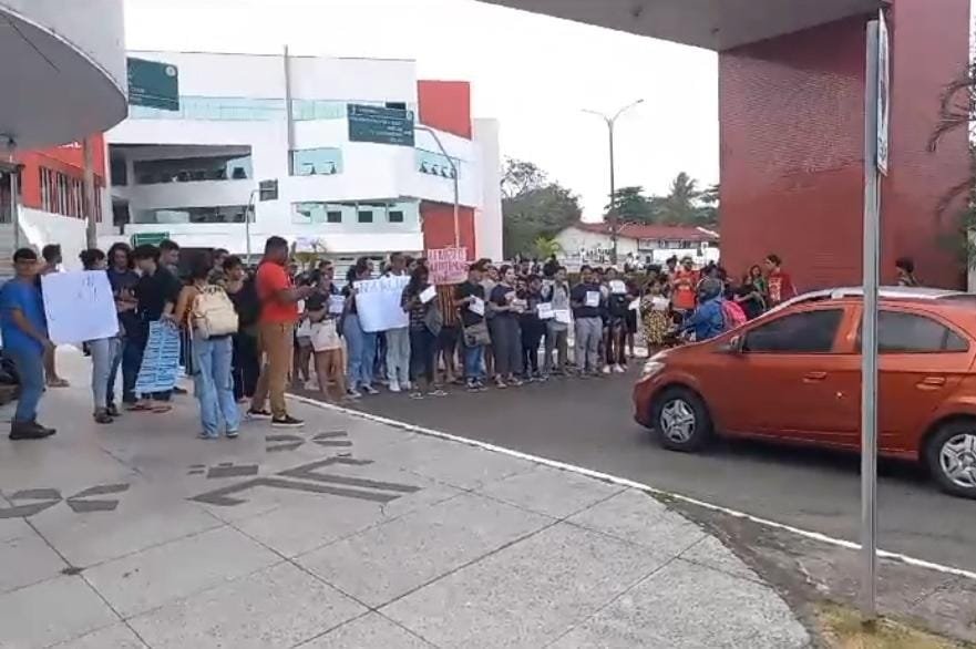 Estudantes da UFMA – Campus Imperatriz em GREVE